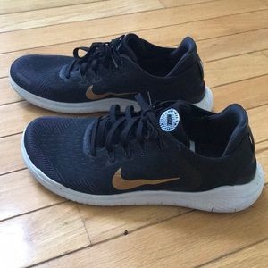 NIKE FREE RN